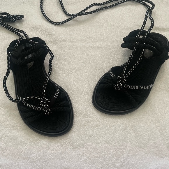 Louis Vuitton lace up sandal / Maia flat sandal. - Picture 2 of 3